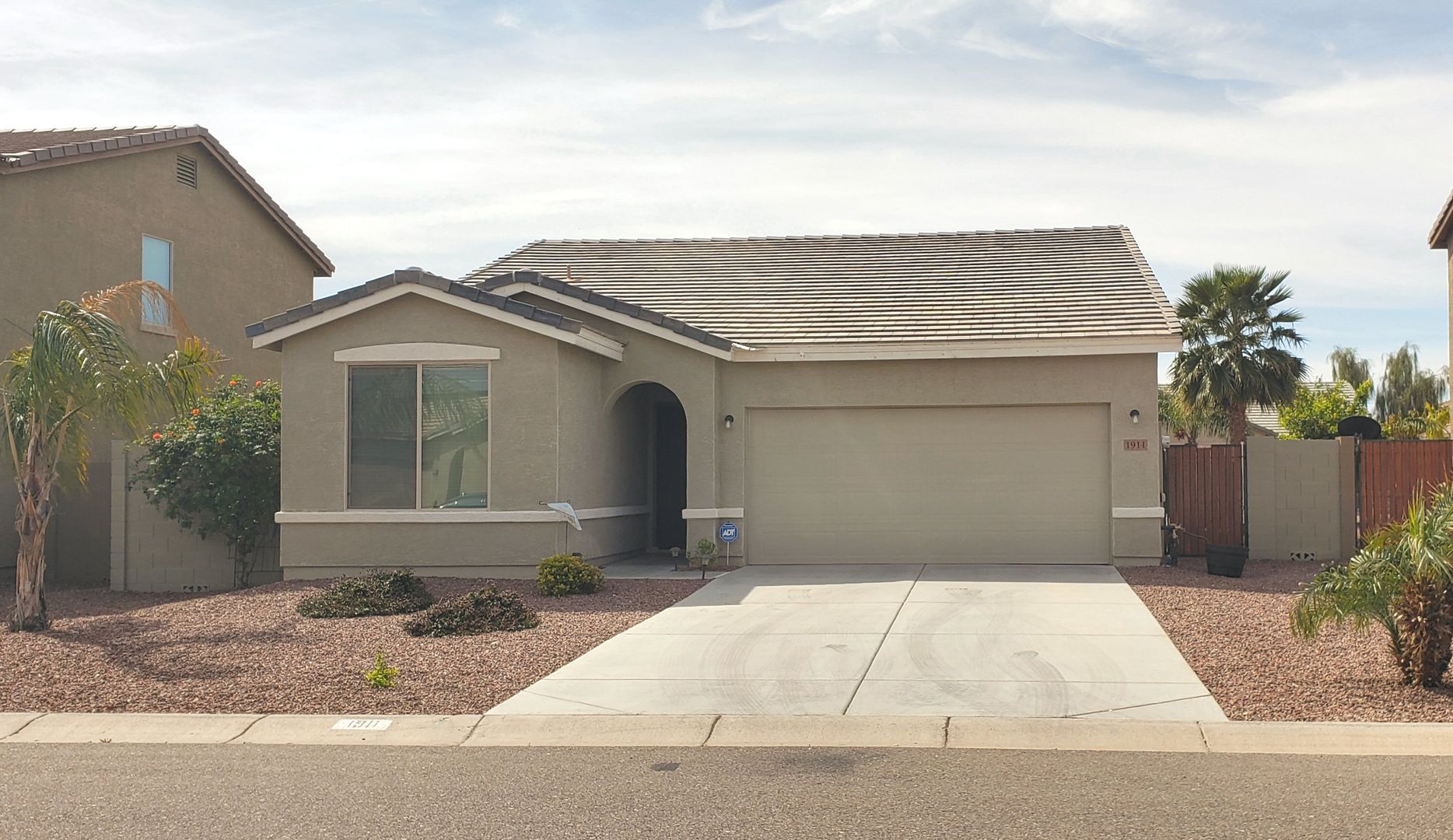 QUEEN CREEK House: 1911 W HALF MOON CIR