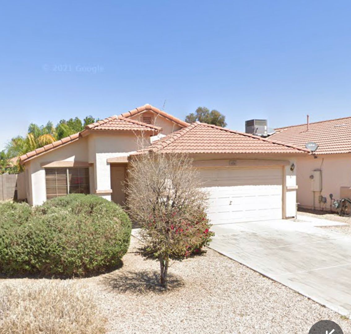 QUEEN CREEK House: 978 E MONTELEONE ST