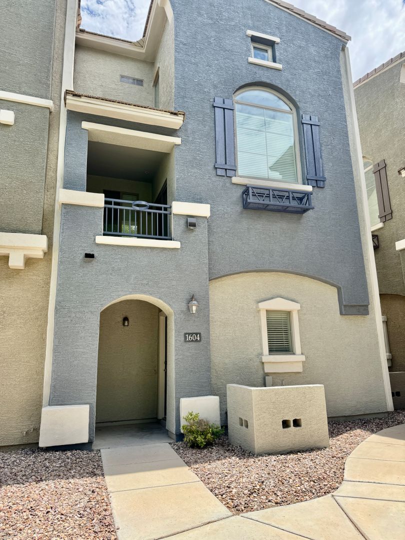 TEMPE House: 2402 E 5TH ST #1604