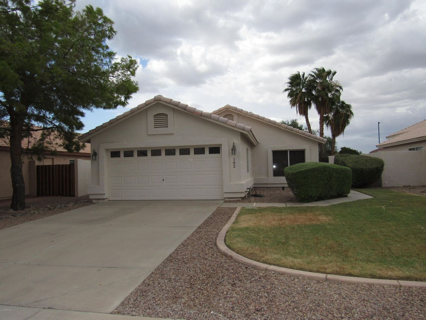 GILBERT House: 102 W GAIL DR