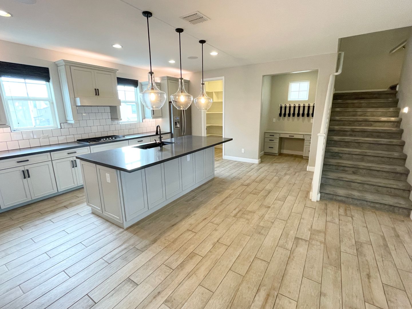 CHANDLER House: 703 W BROWNING PL