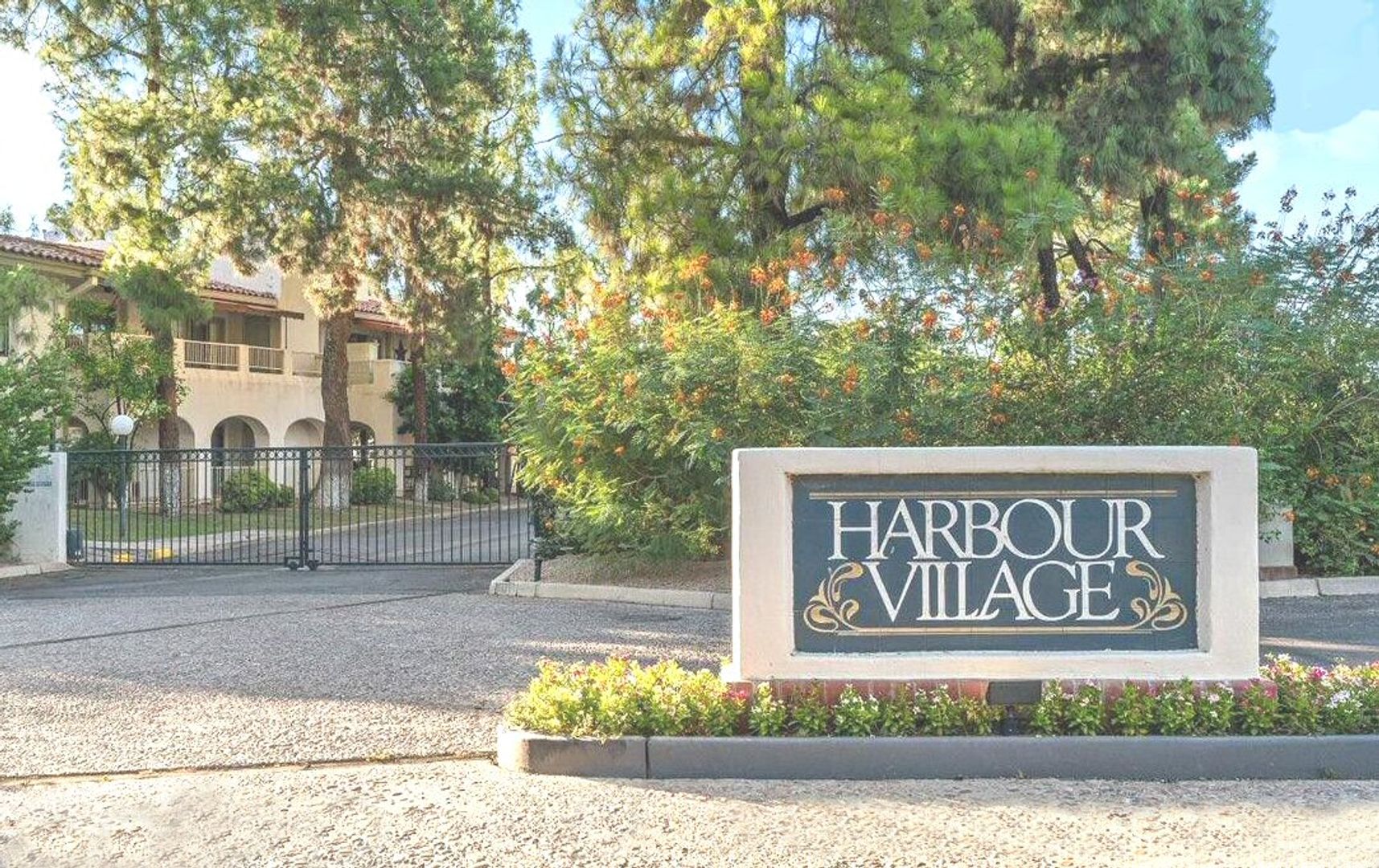 TEMPE House: 5200 S LAKESHORE DR