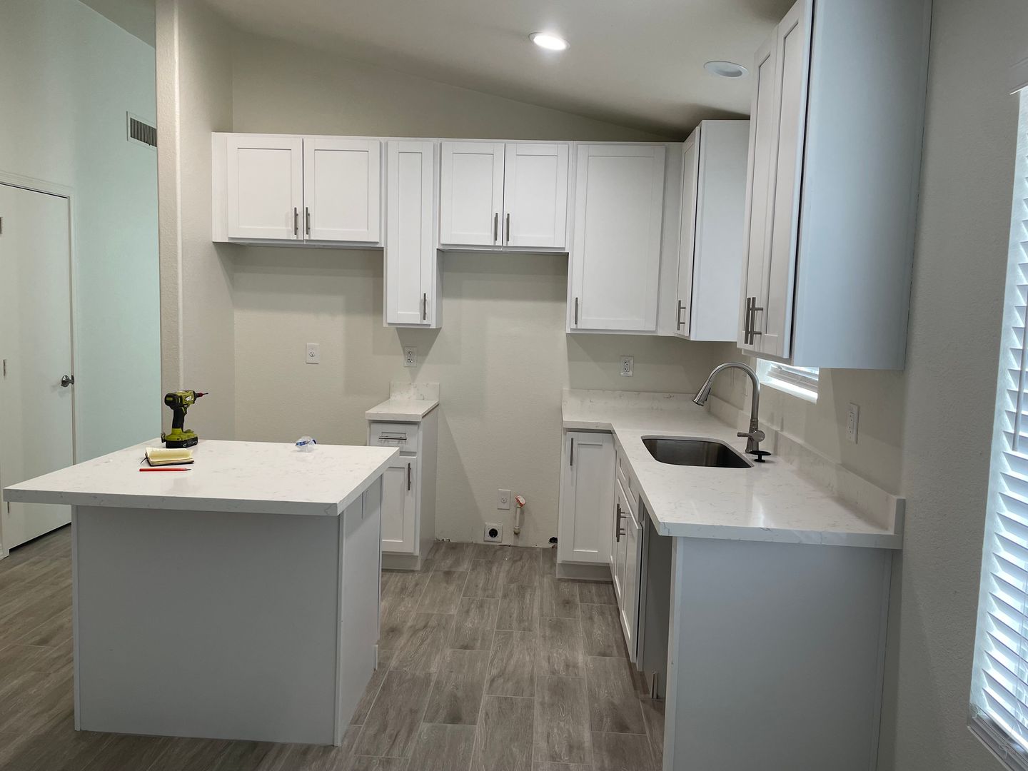 CHANDLER House: 1113 W SPARROW DR
