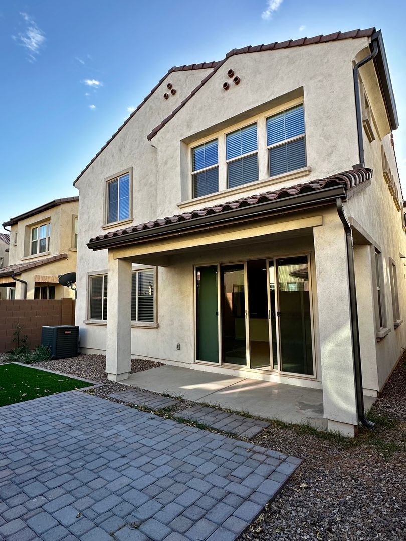 GILBERT House: 1703 S WALLRADE LN