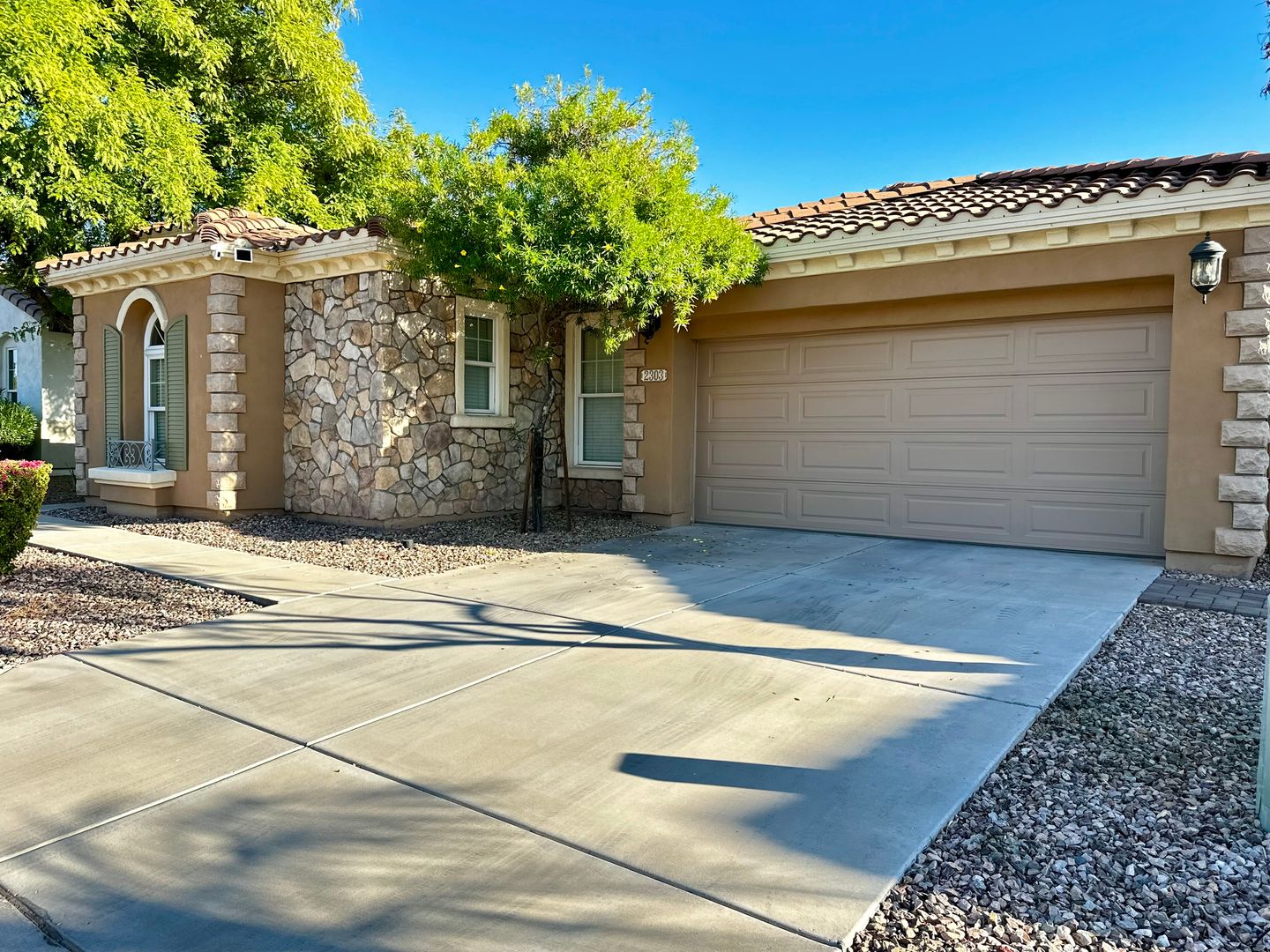 CHANDLER House: 2303 E DOGWOOD DR