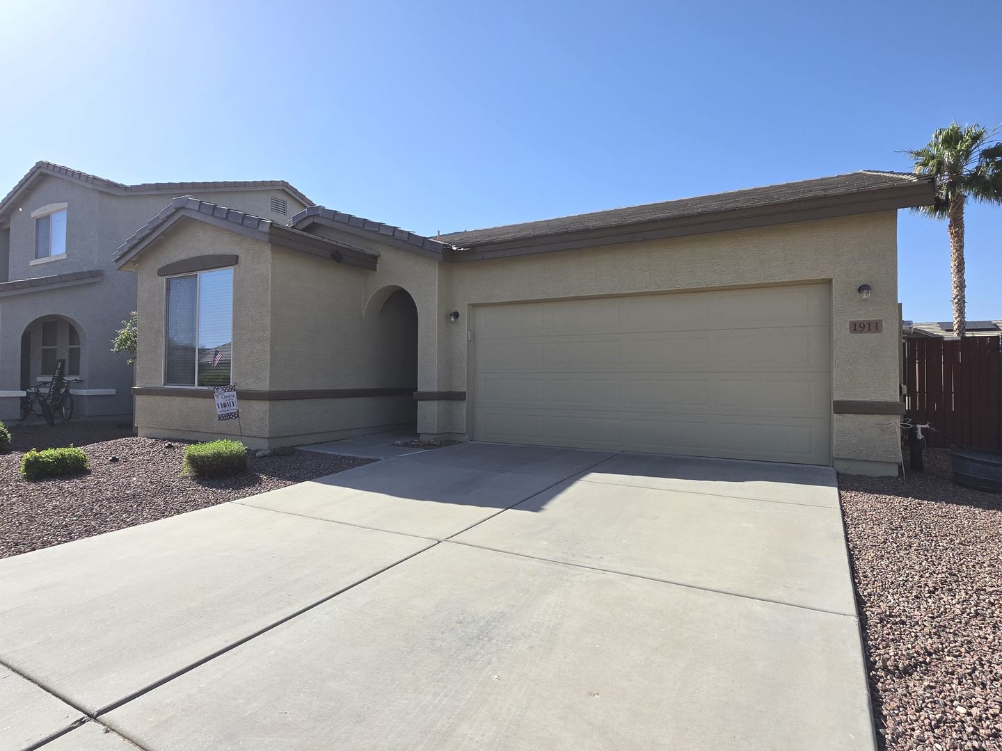 QUEEN CREEK House: 1911 W HALF MOON CIR