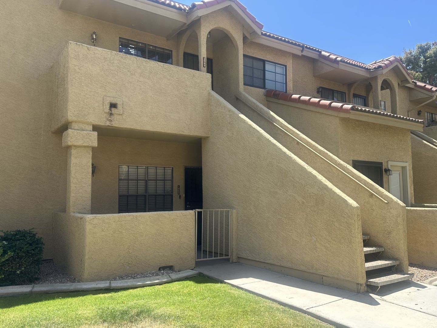 CHANDLER House: 1126 W ELLIOT RD #1069
