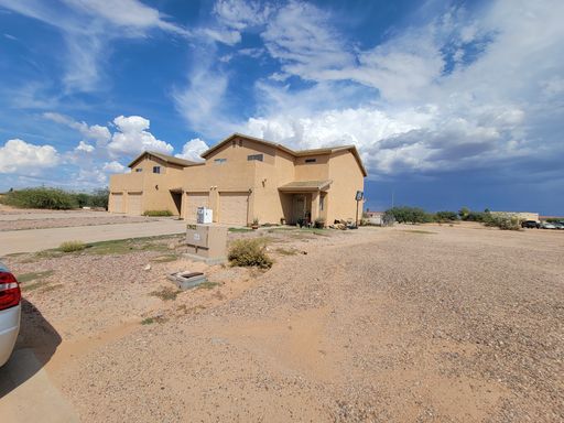 3 Bedroom | 2.5 Bathroom | End Unit Garage | Fenced Backyard FREE Rent