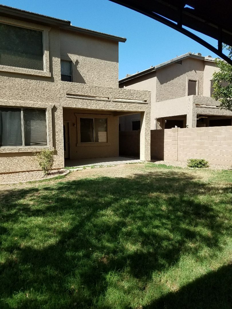 QUEEN CREEK House: 21140 E CALLE DE FLORES