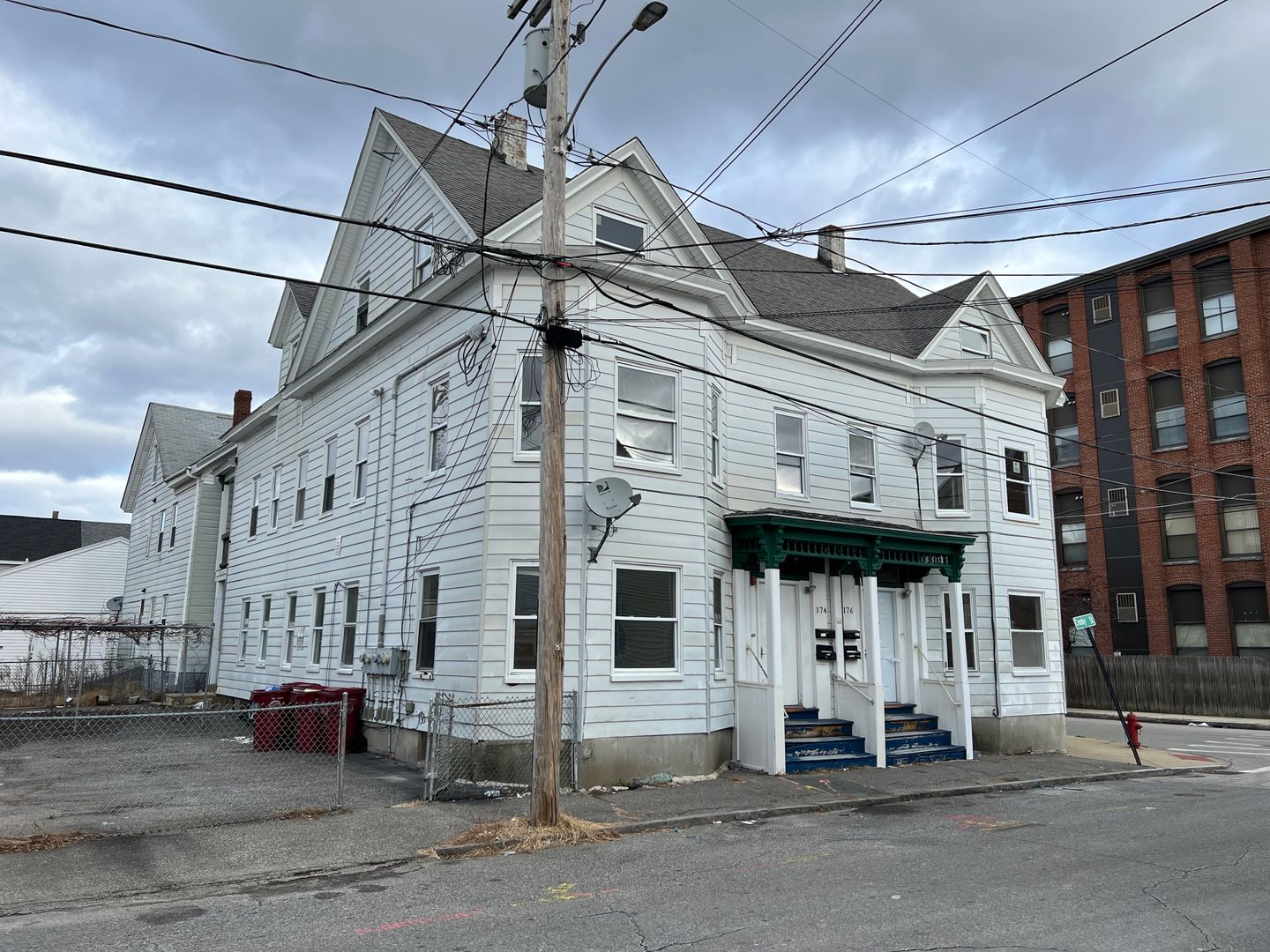 Lowell Apartment: 174-176 Crosby Street