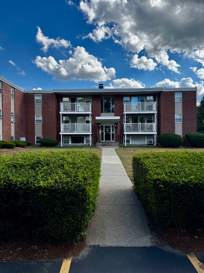 Chelmsford Apartment: 30 Worthen Street