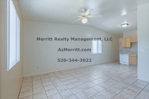 Bright and Beautiful 2 Bedroom Duplex, Fenced Yard, Washer and Dryer in Unit, Dishwasher, and much more – photo 1
