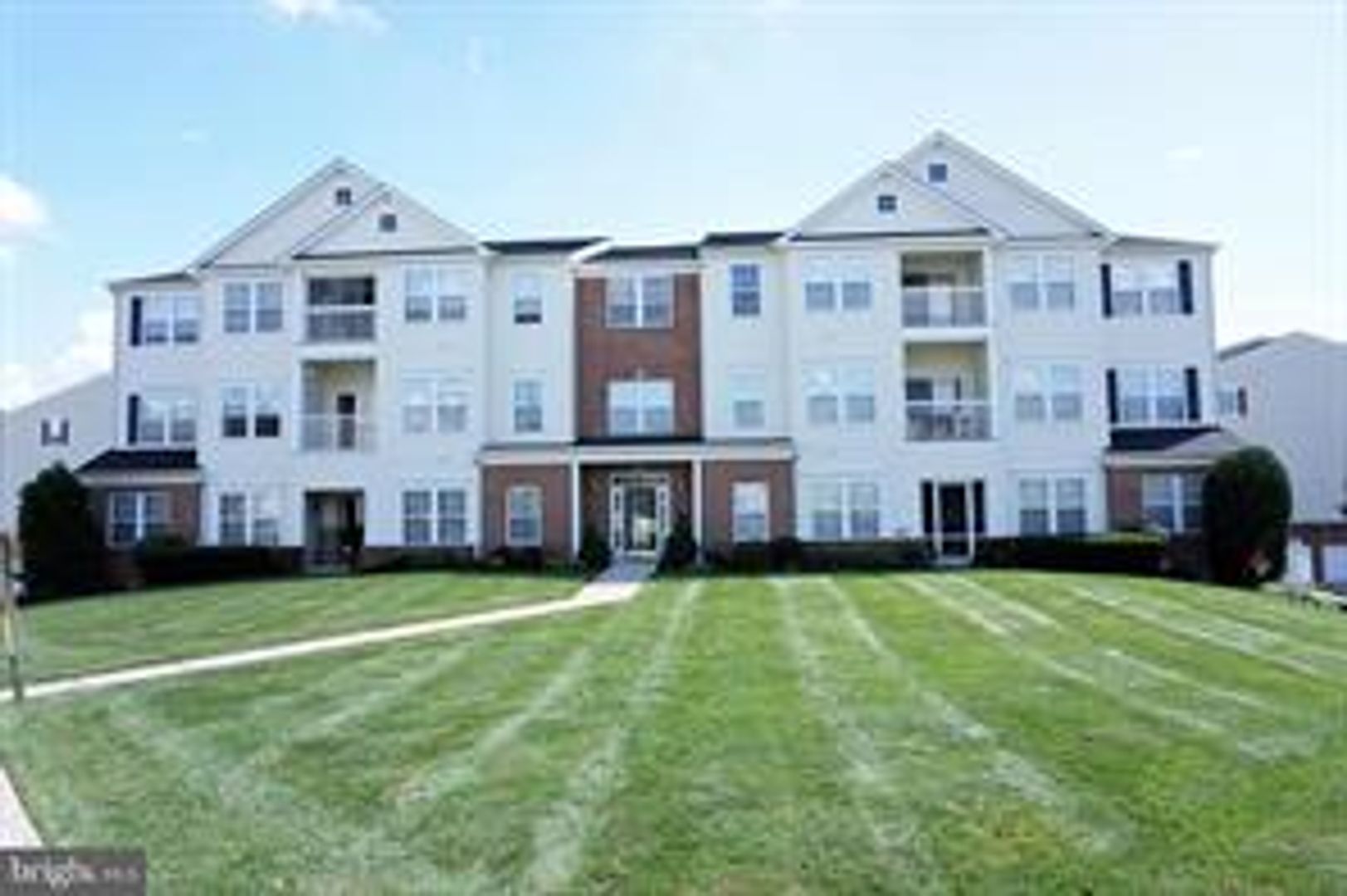 **AVAILABLE 6/1/2024**  Well-kept Ground level condo available in Forest Hill, MD!