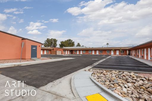 Studio Apartment, one month free with 13 month lease!