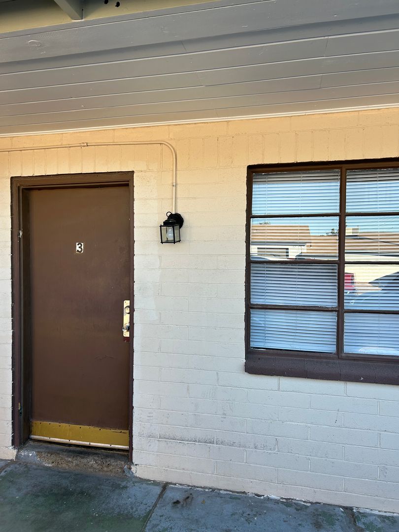 Mesquite Apartment: 233 W Mesquite Blvd