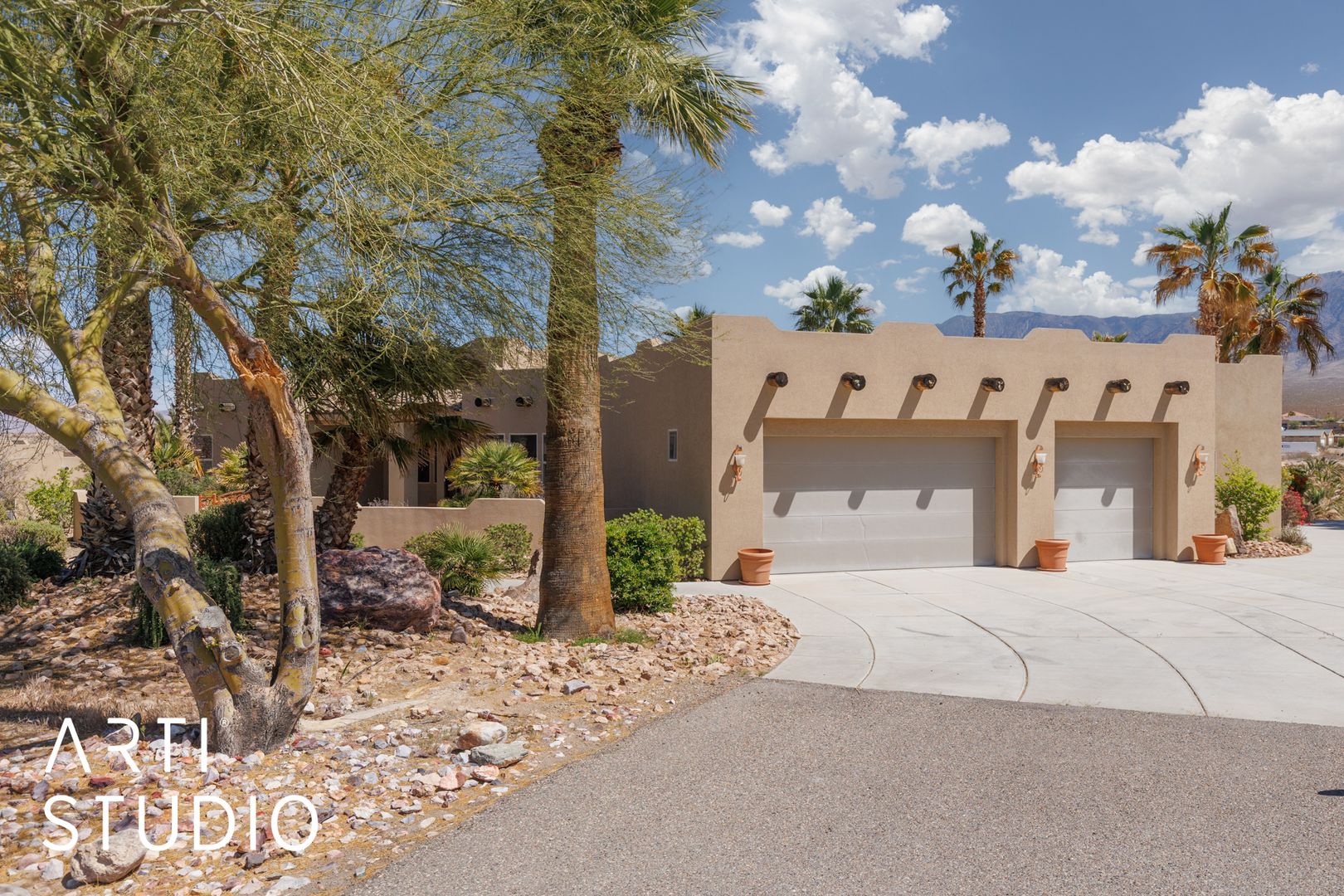 Scenic House: 2960 Summer Lane