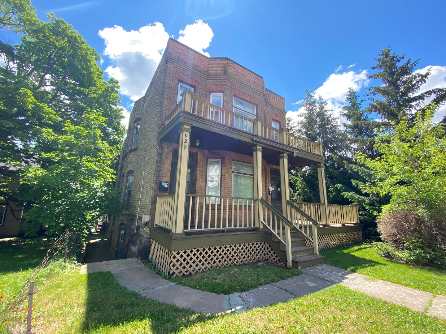 Duluth Apartment: 922 E 5th (920 bldg)