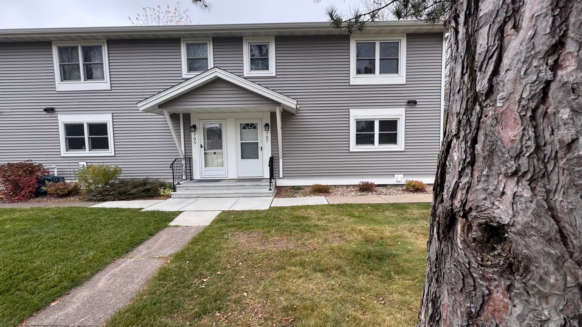 Duluth House: 707 Bong Blvd