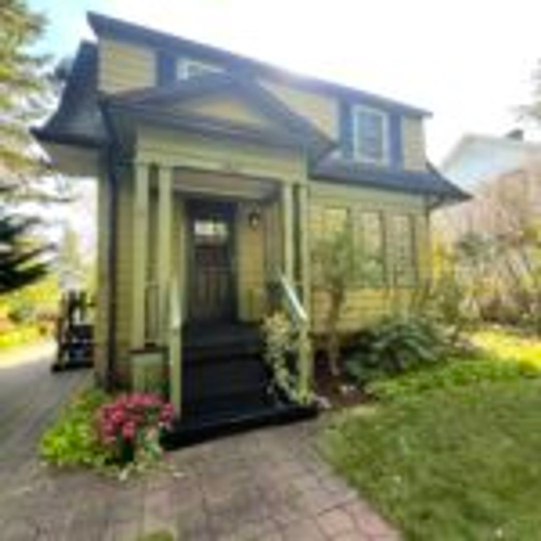 Duluth House: 4424 Gilliat Street