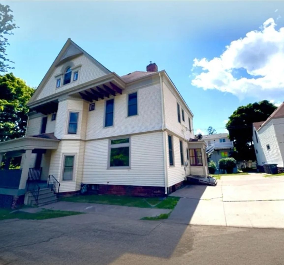 Duluth Apartment: 205 N 18th Ave E