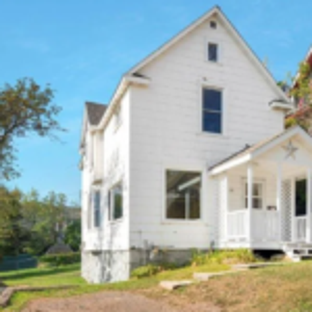 Duluth House: 319 N 22nd Ave W