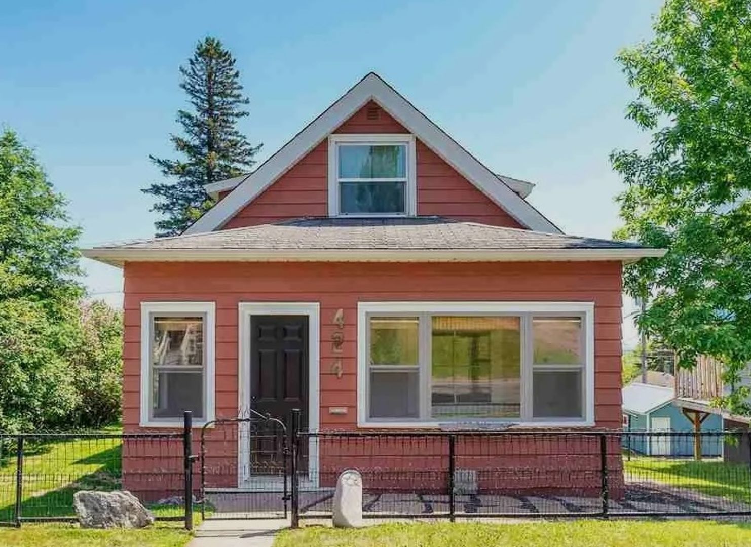 Duluth House: 424 E 10th Street