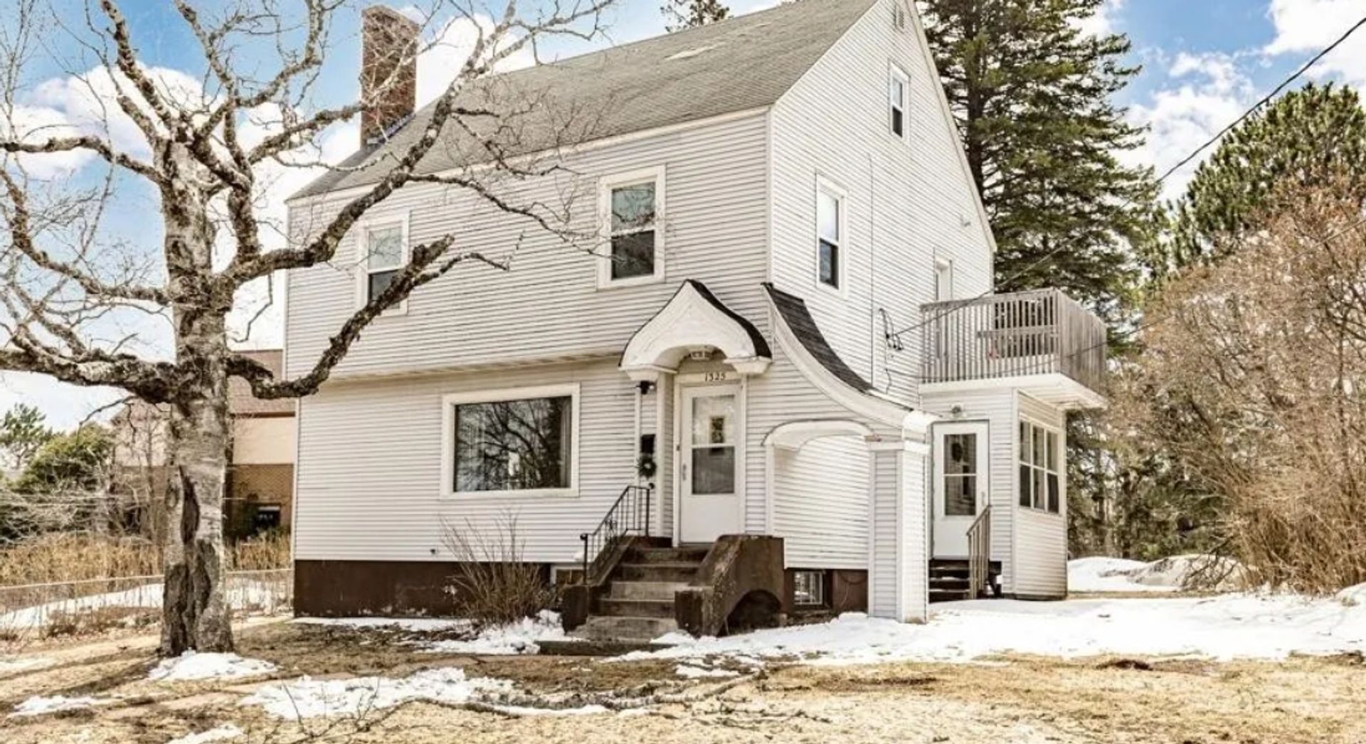 Duluth House: 1325 N 19th Ave E