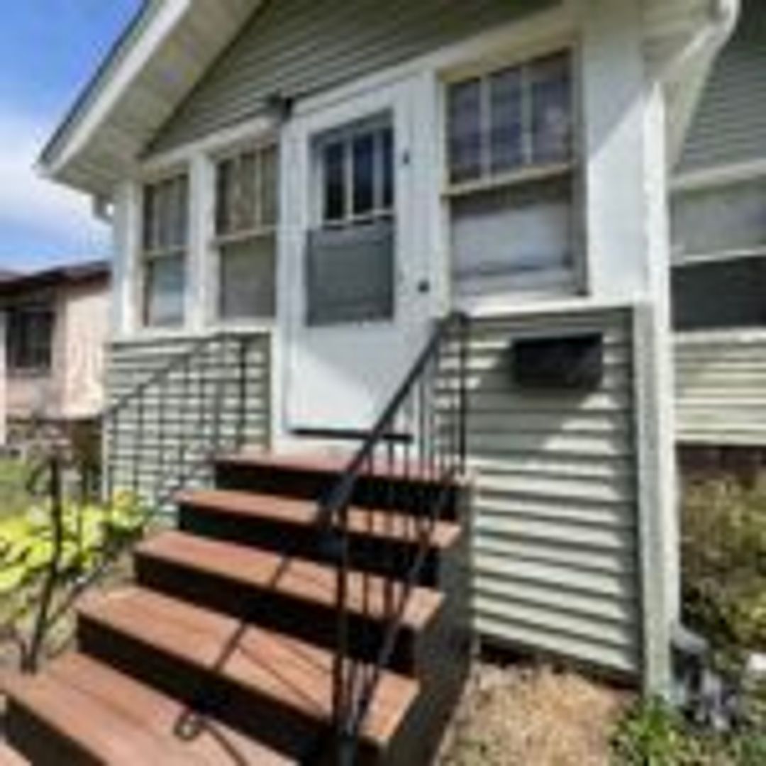 Duluth Apartment: 402 N. 38th Ave W