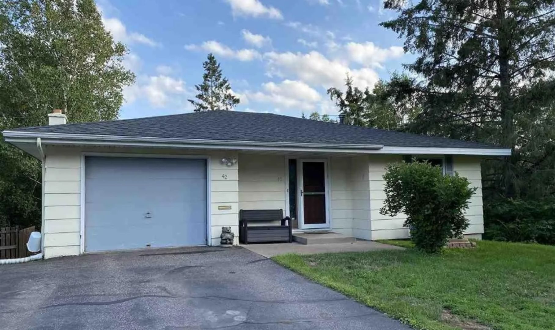 Duluth House: 42 W Toledo