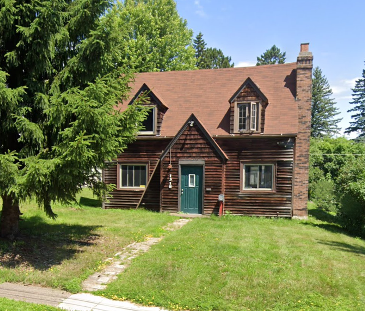 Duluth House: 1318 N 19th Ave E