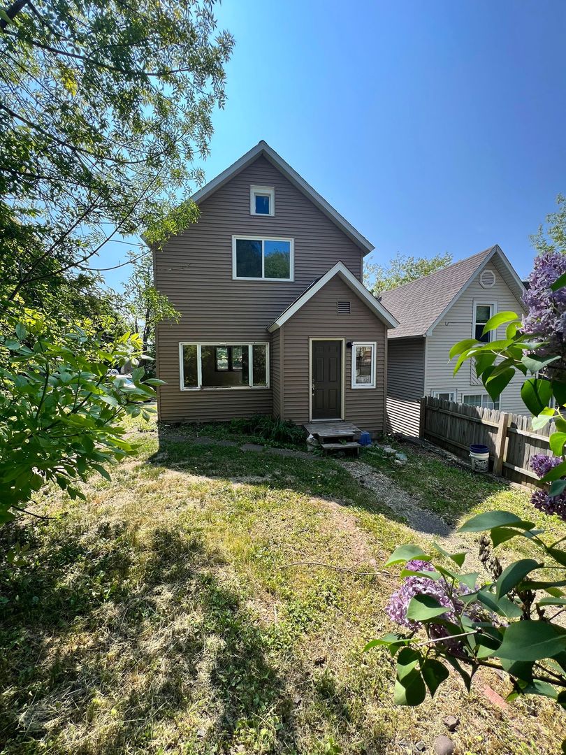 Duluth House: 1718 New Street