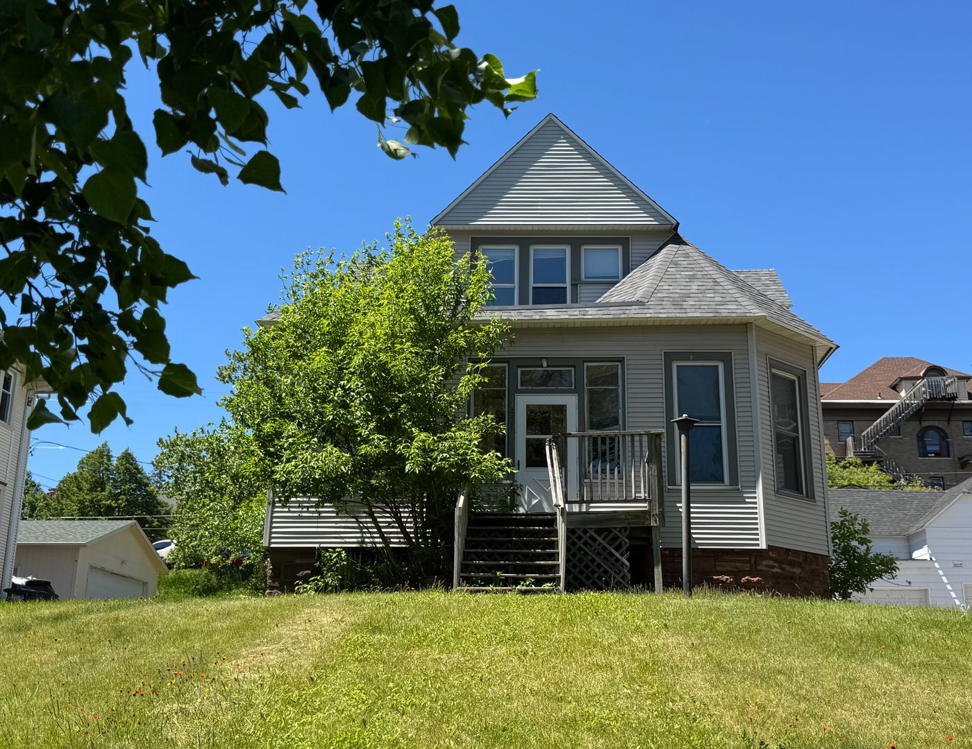 Duluth House: 1821 East 1st St