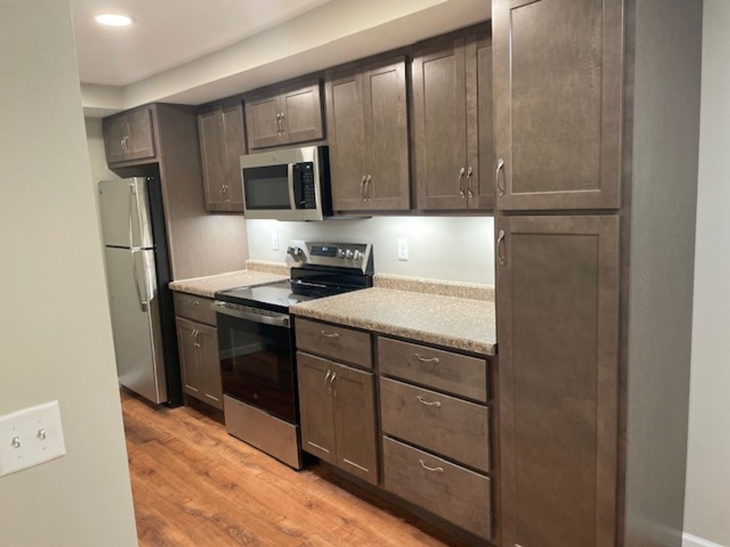 Madison Apartment: 309-345 Island Dr.