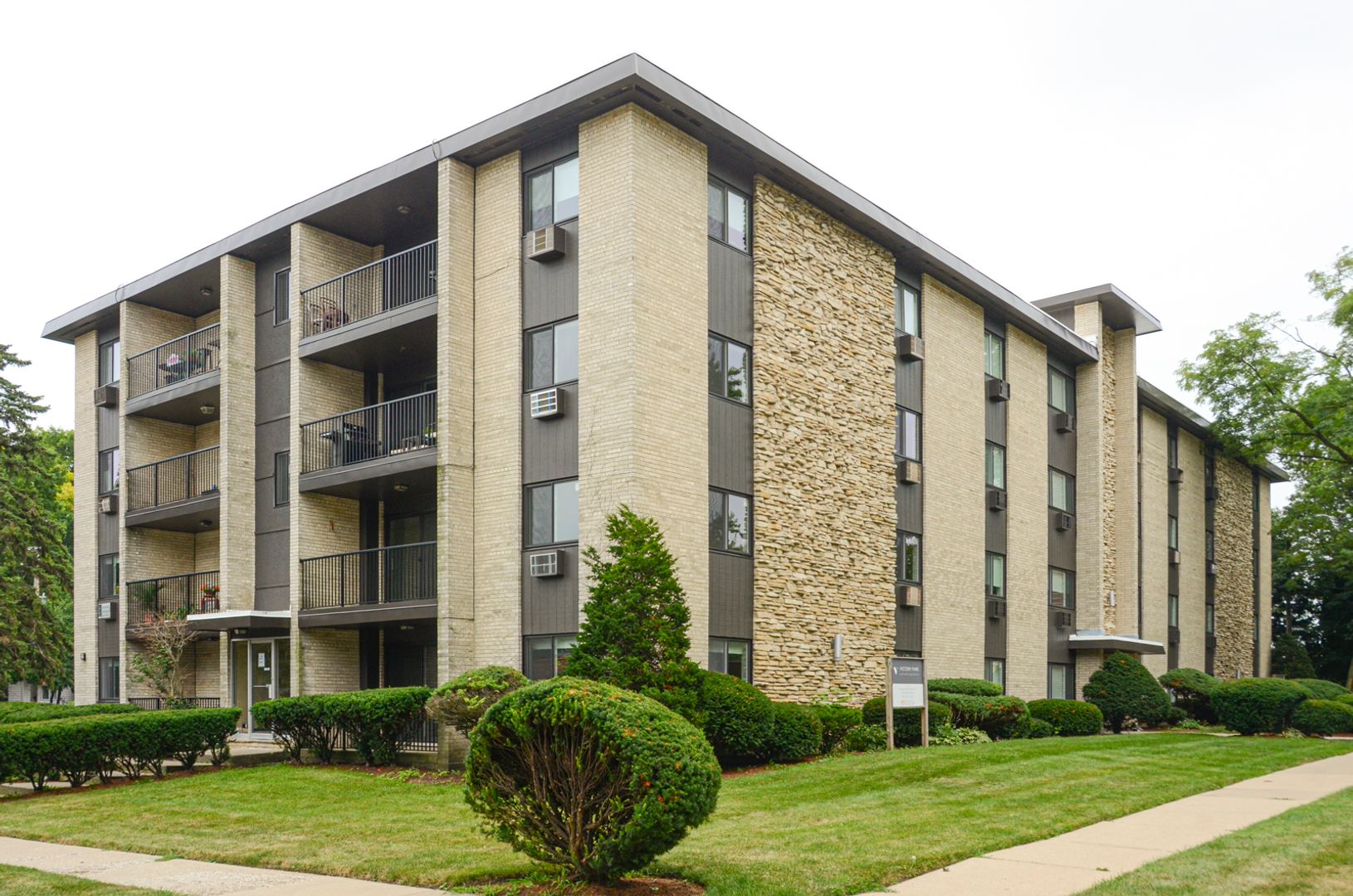 Waukegan Apartment: 1405 North Ave