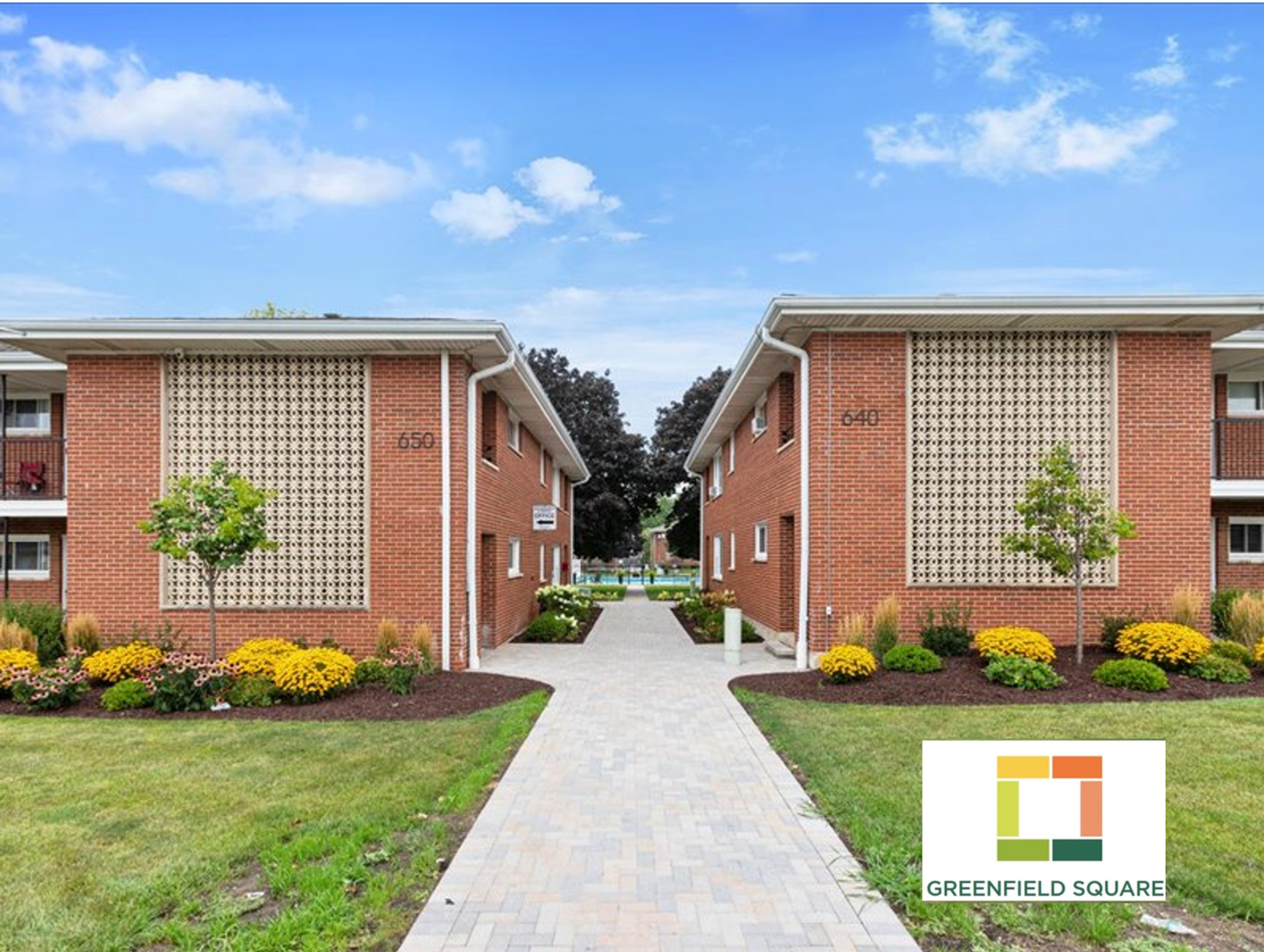 Des Plaines Apartment: 640-650 Colonial Ln