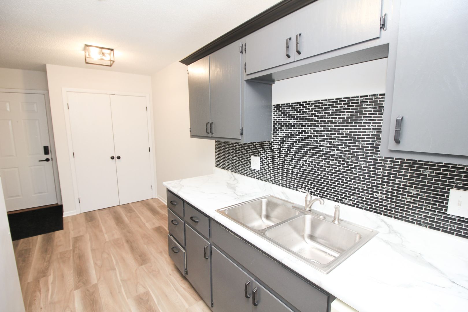 Renovated 2 Bed 1 Bath Apartment