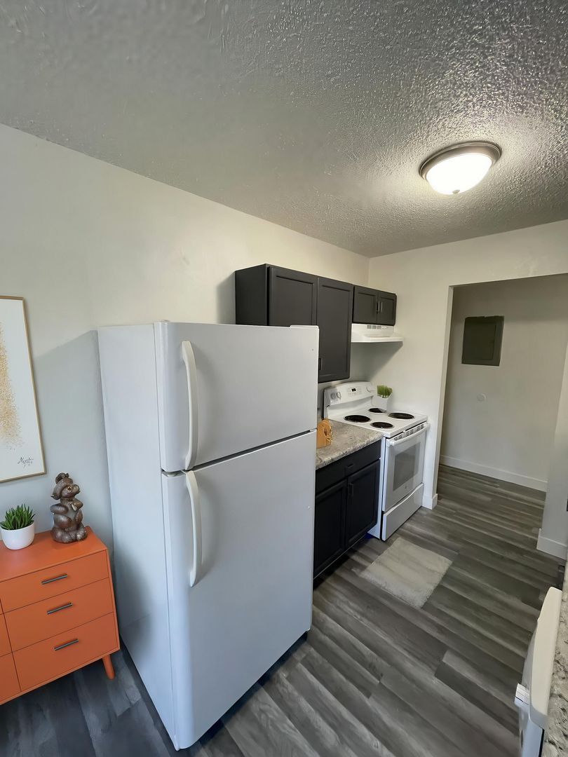 Brandon Apartment: 101/109 S Teton Dr