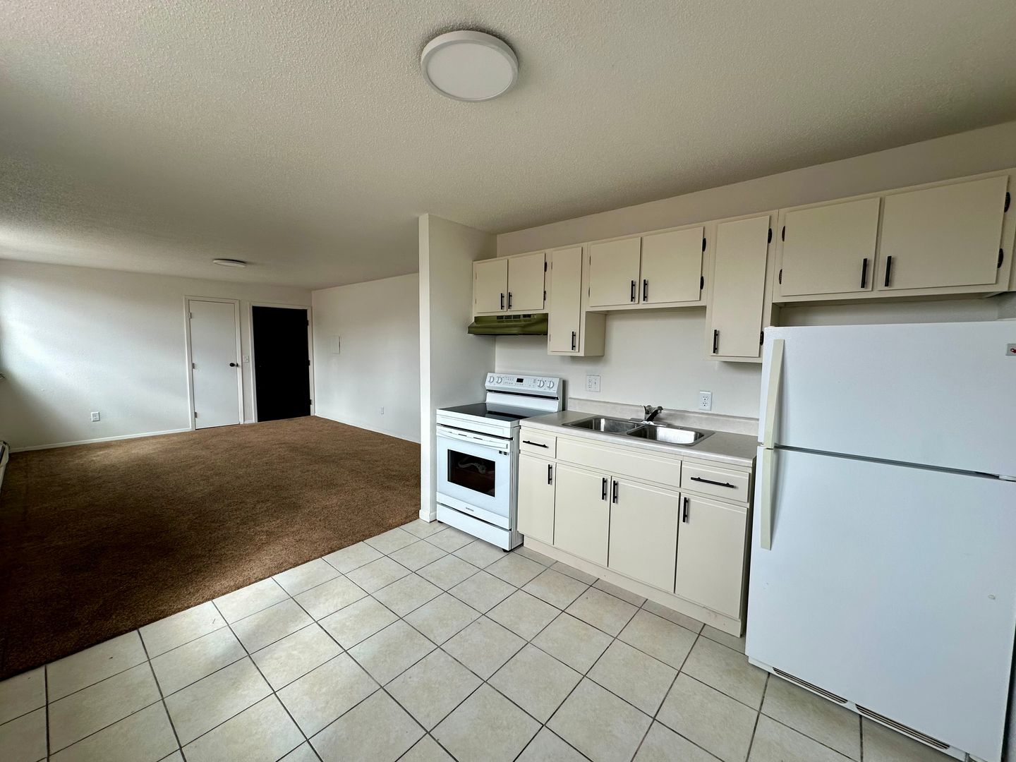 Sioux Falls Apartment: 3509 S West Ave