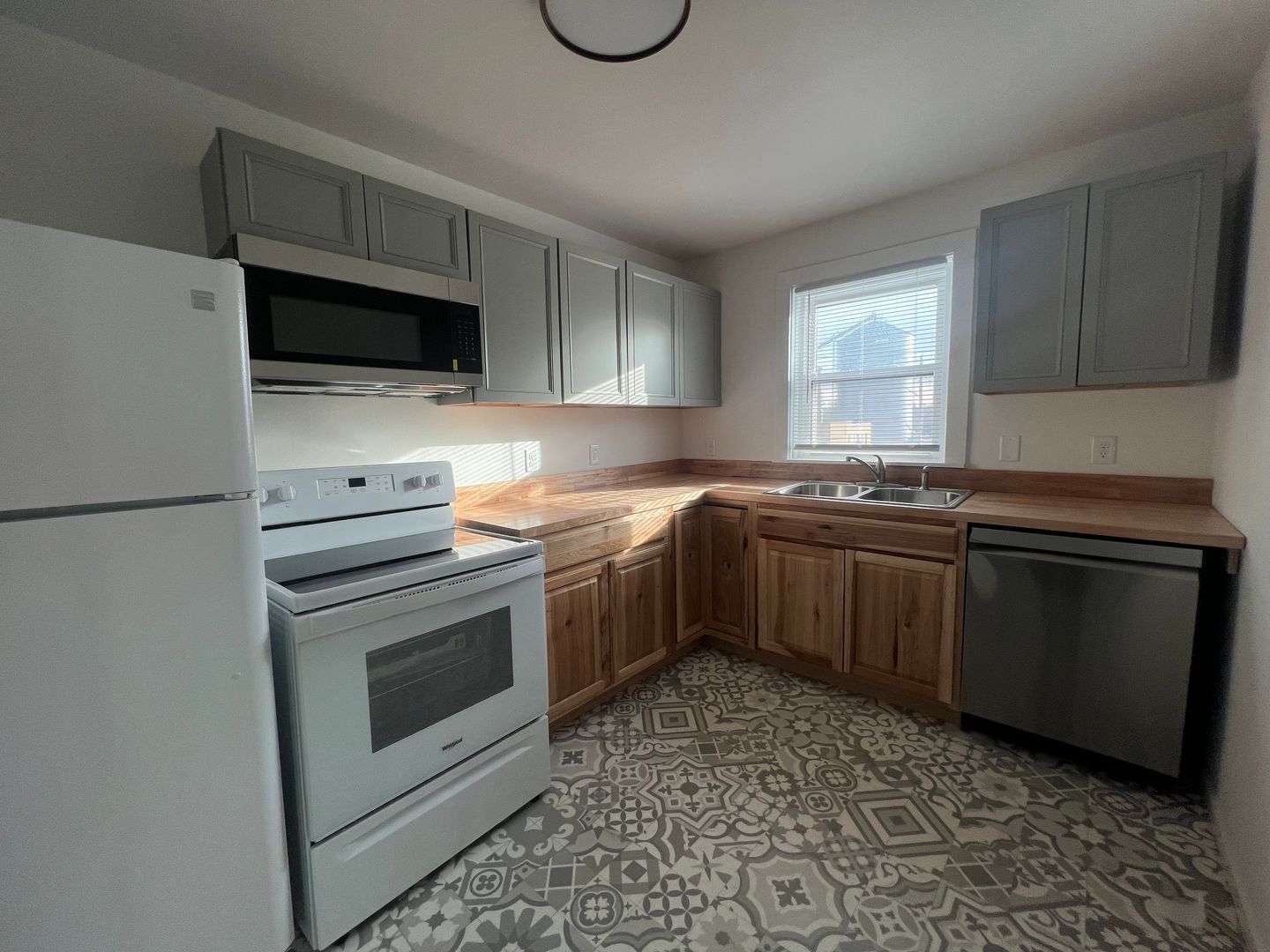 Dell Rapids Apartment: 211 E 4th St.