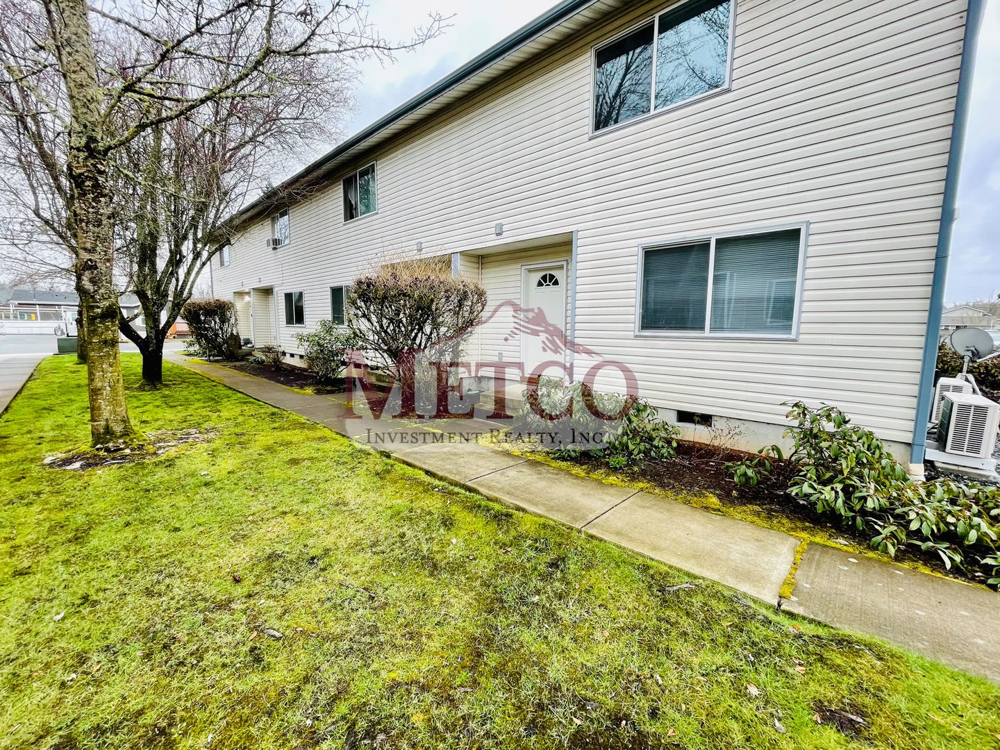 Cottage Grove Apartment: 1123/25/27/29 E. Chamberlain