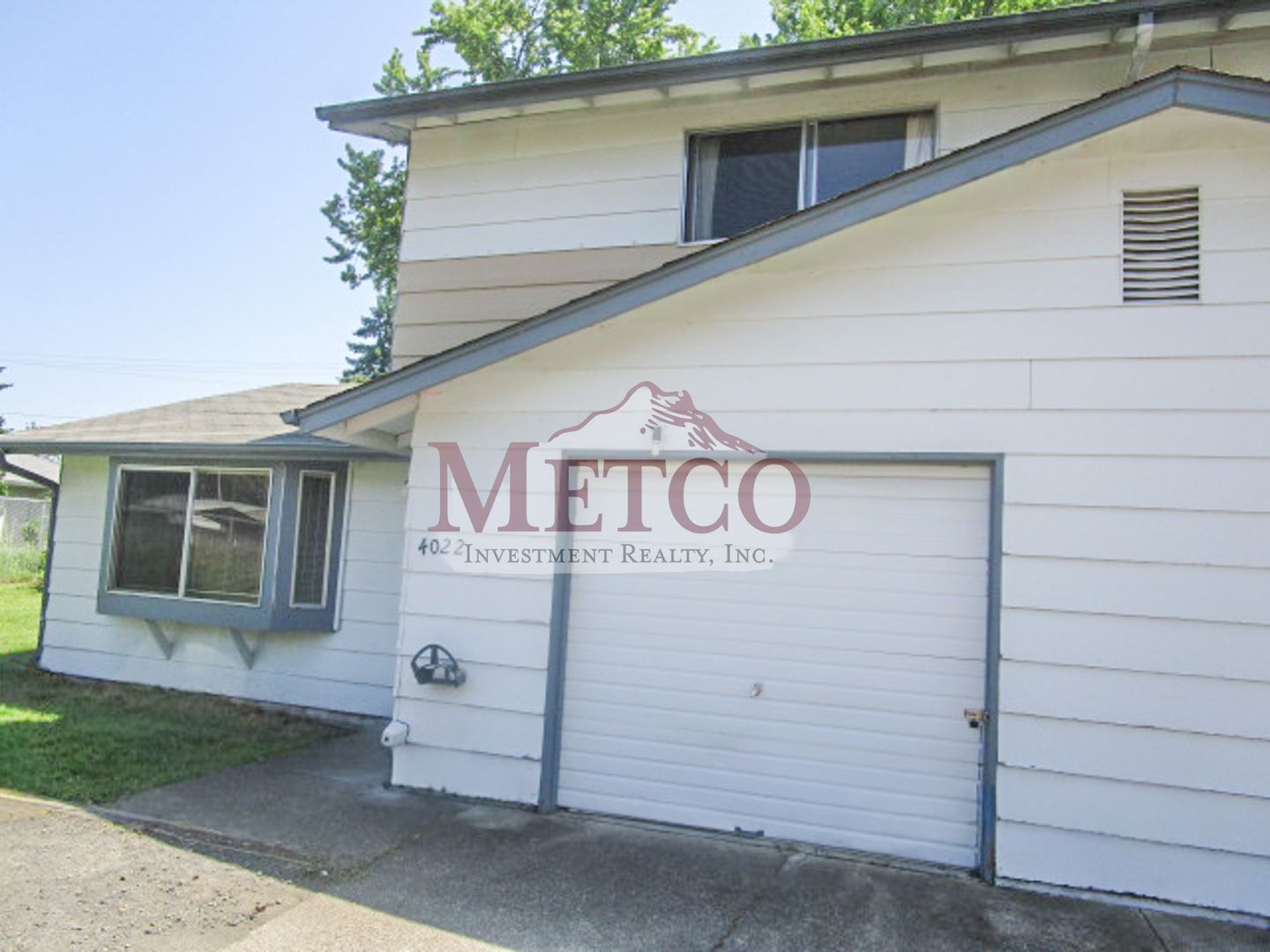 Springfield Apartment: 4020/22 Southway Loop