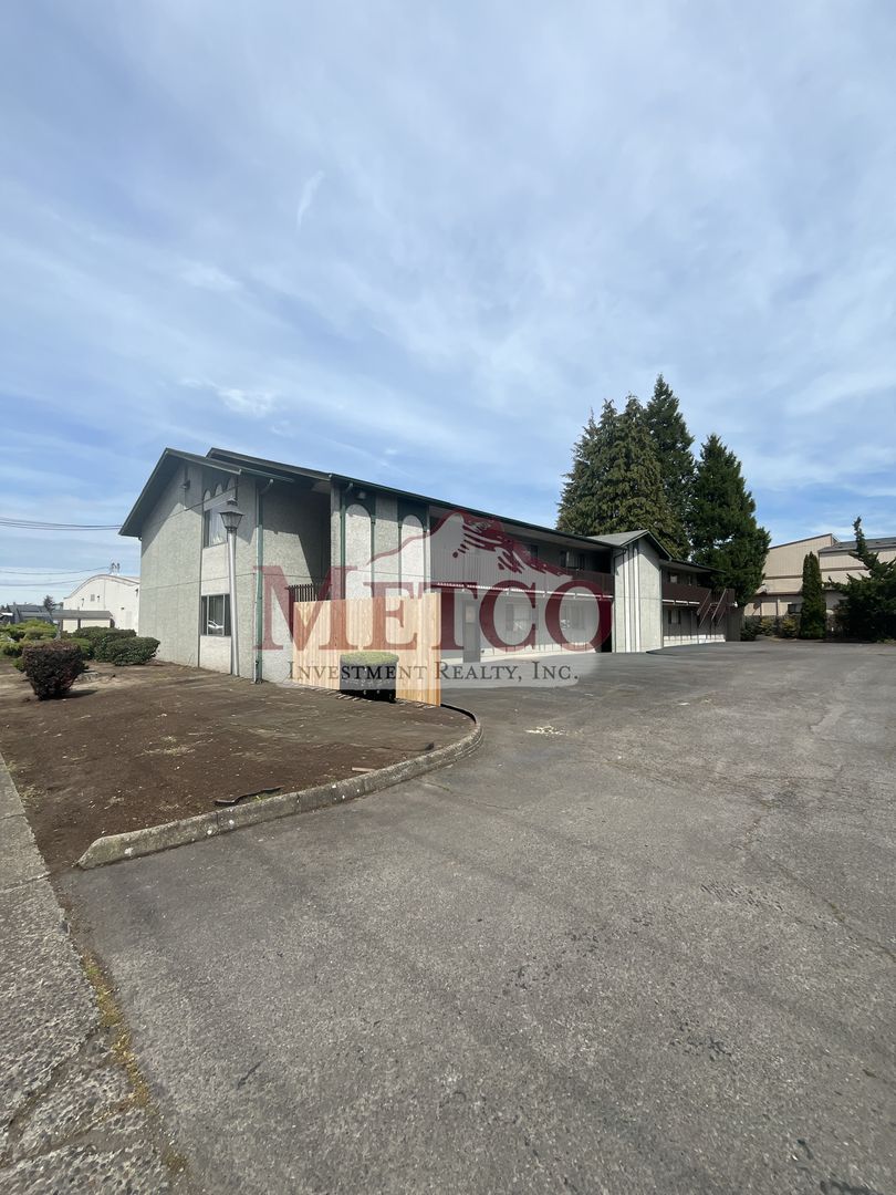 Springfield Apartment: 1754 J Street