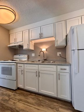 The Perfect Place to Call Home! Beautiful 1 Bedroom **Special Pricing 975.00 + 1000.00 Off at Move In!! – photo 1