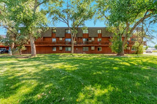 2915 Orchard - prime blend of comfort and convenience in a truly central location