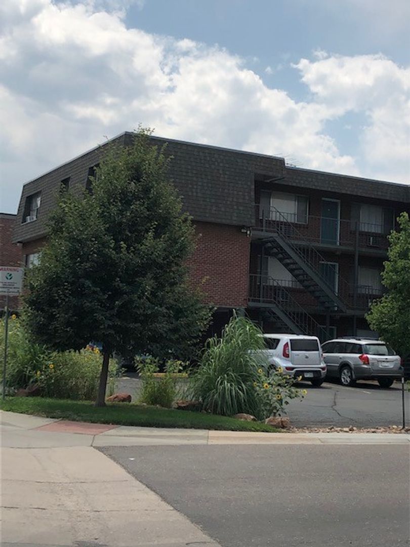 Englewood Apartment: 3401 S Marion St