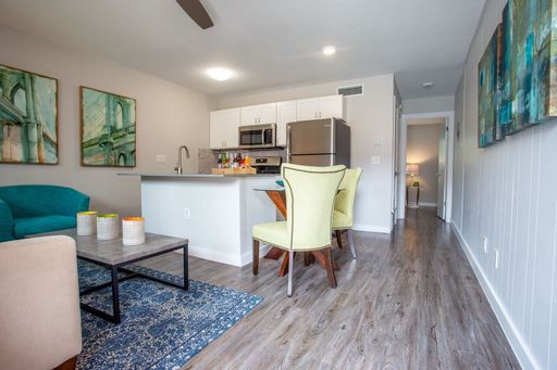 One-Bedroom One-Bath Apartment – photo 1