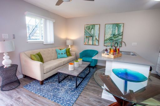 Stylish & Smart Studio Living at The Chateau – photo 1