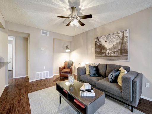 Designer Renovated One Bedroom – photo 1