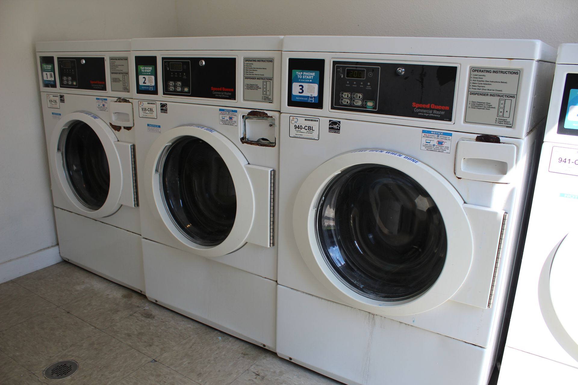 Laundry room at iConic (2 of 2)