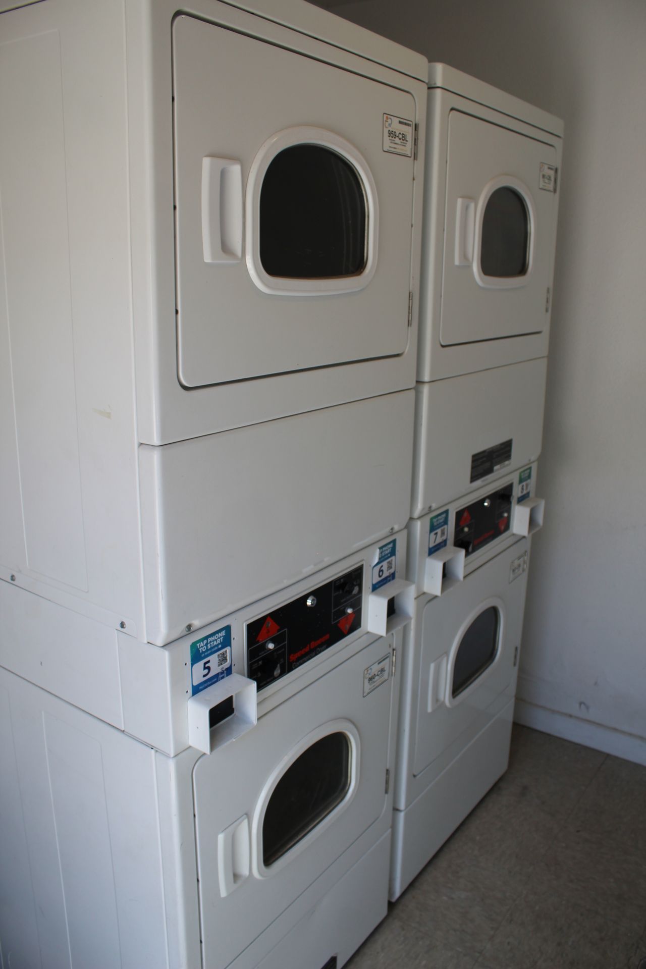 Laundry room at iConic (1 of 2)